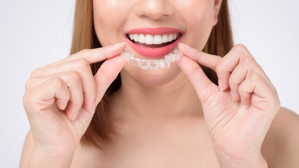 Invisalign Şeffaf Diş Plakları hakkında Soru ve Cevaplar?